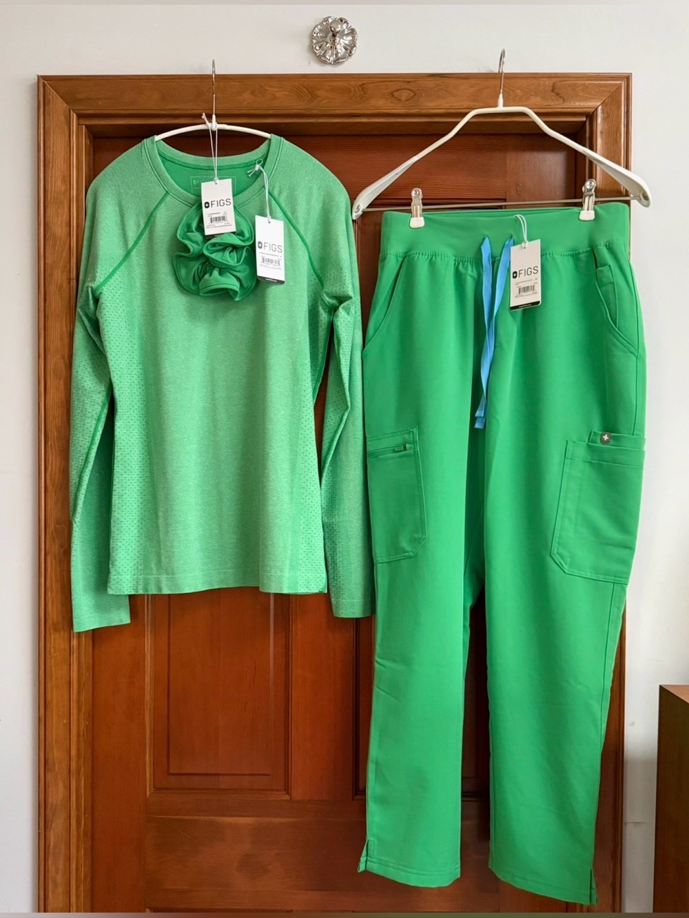 FIGS Limited Edition Emerald Green Underscrub, Top, Yola Skinny Pants, Scrunchie